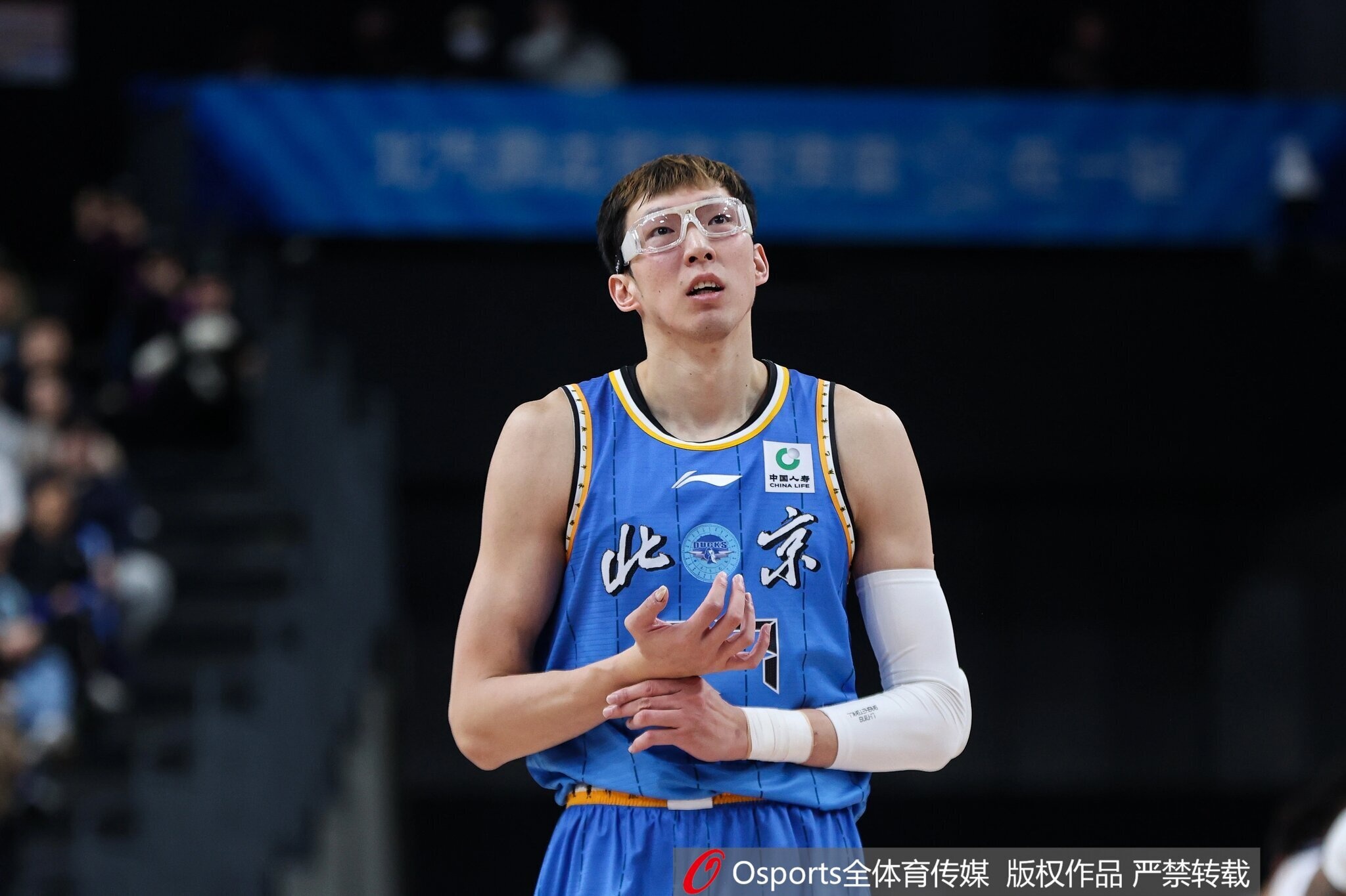 HTH平台-这场打得像外援！周琦终结十分高效 砍下23分13板&amp;抢到7前场板